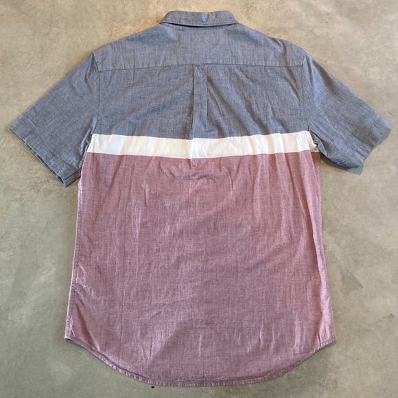 Old Navy Slim Fit Short-Sleeve Button-Up Shirt - Picture 2 of 3